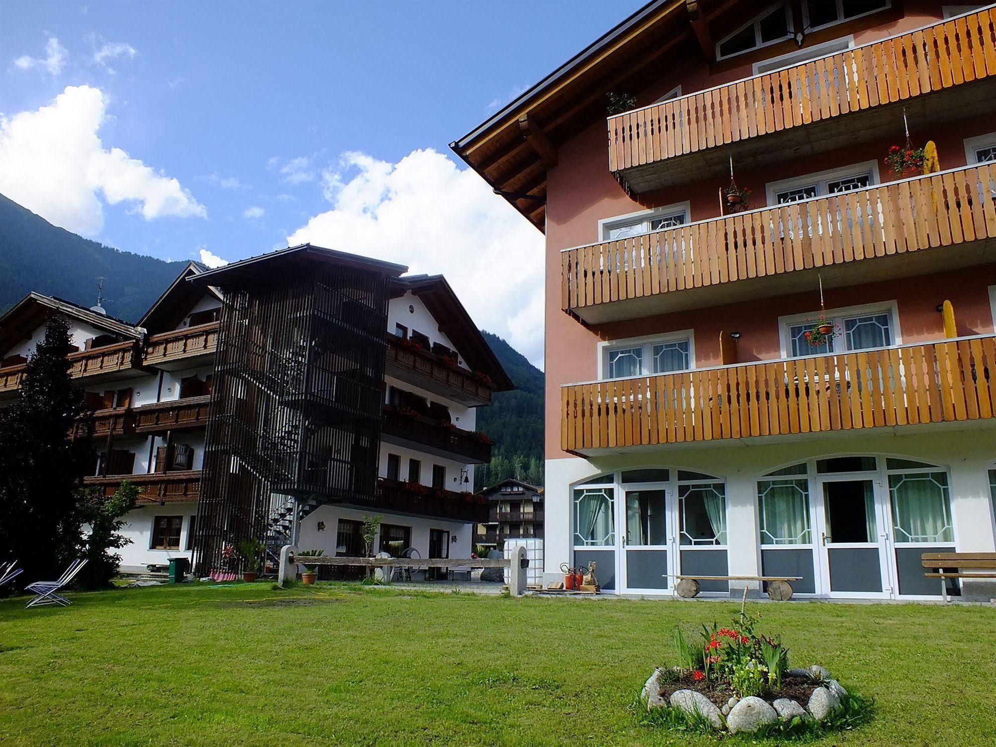 Hotel Garni Al Nardis Carisolo Buitenkant foto